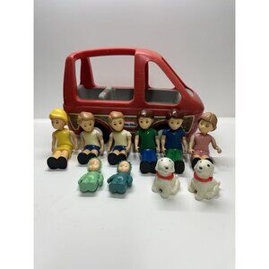 VTG Little Tikes Red Minivan With Family Dolls-Dad Mom Brother Sister Baby Dogs